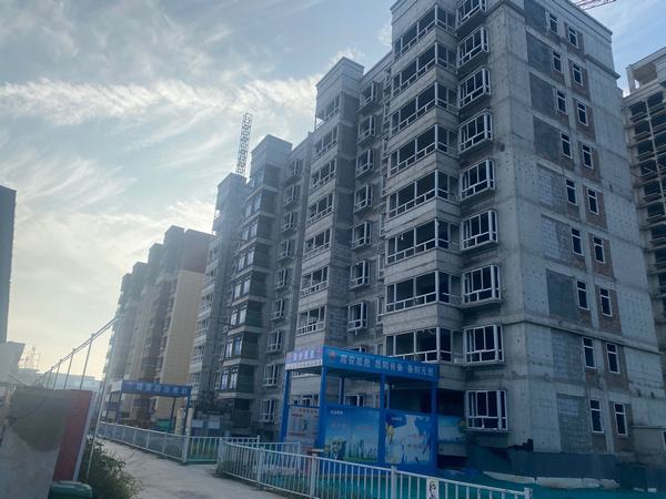 陜煤建設銅煤公司承建的白水縣萬榮錦園小區(qū)2#、3#樓獲評“市級文明工地”稱號