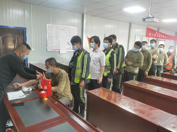 陜煤建設(shè)機(jī)電安裝公司小保當(dāng)項(xiàng)目部為職工辦實(shí)事暖心窩