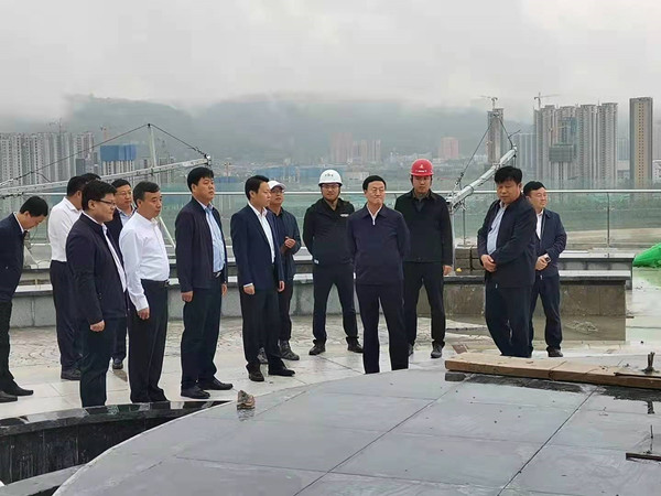 彬州市委書記王宏志、市長陳加寶一行蒞臨銀西高鐵彬州站前廣場項目檢查指導(dǎo)工作