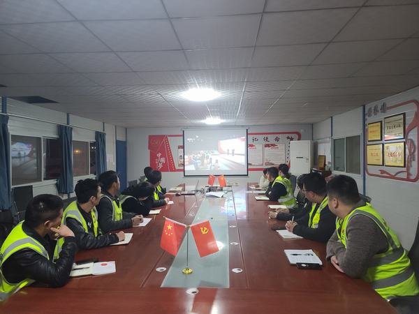 陜煤建設(shè)銅煤公司基層各黨支部組織黨員觀看《黨課開(kāi)講啦》