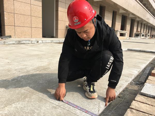 奉獻(xiàn)不言苦，追求無止境