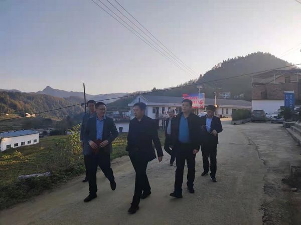 陜煤集團(tuán)紀(jì)委督導(dǎo)組深入建設(shè)集團(tuán)定點(diǎn)幫扶村開展督導(dǎo)調(diào)研