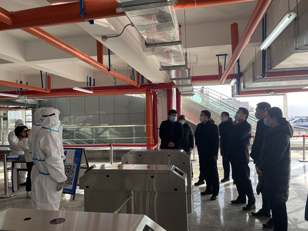 彬州市委書記王宏志、市長陳加寶一行蒞臨銀西高鐵彬州東站前廣場項(xiàng)目指導(dǎo)疫情防控工作