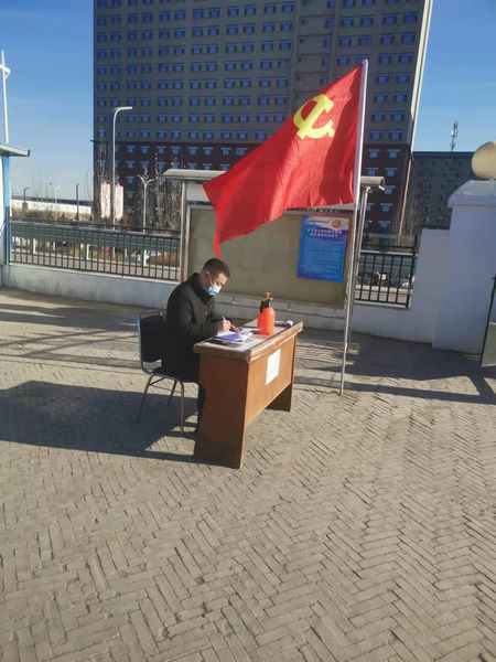 陜煤建設(shè)煤礦運(yùn)營服務(wù)分公司：黨旗在防疫線上飄揚(yáng)