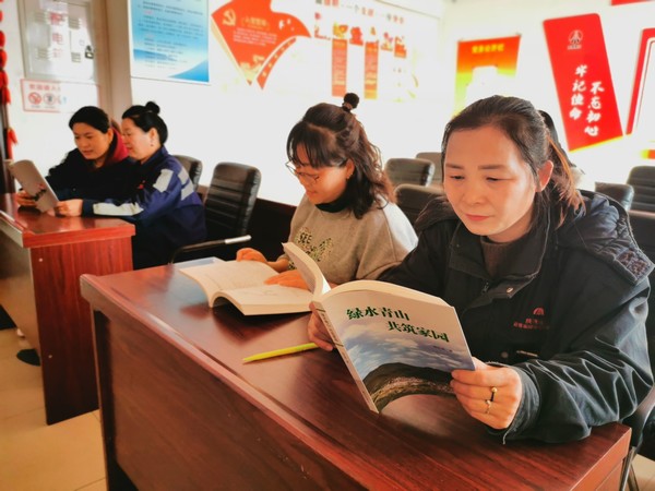 陜煤建設(shè)洗選煤運營公司澄合山陽運營項目部：靈巧雙手“剪”出女職工新風采