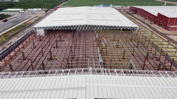 陜煤建設(shè)渭南分公司：南京金龍電動(dòng)車(chē)項(xiàng)目網(wǎng)架頂升圓滿收官