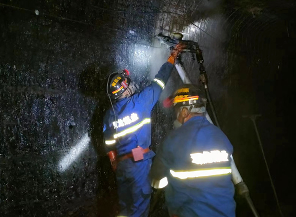 陜煤建設(shè)礦建三公司雙龍項目部：大干紅五月 進尺創(chuàng)新高