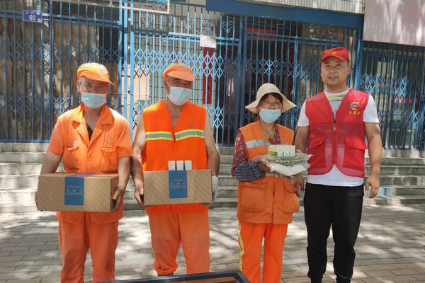 陜煤建設(shè)銅煤公司：開(kāi)展“送一份關(guān)懷，道一聲辛苦”環(huán)衛(wèi)工慰問(wèn)活動(dòng)