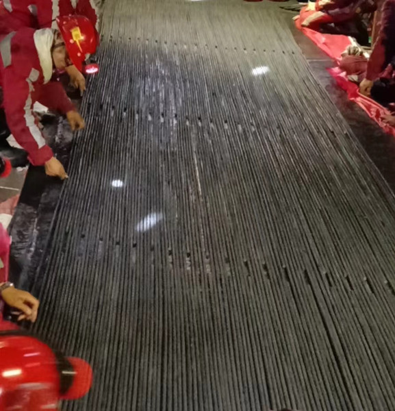 陜煤建設(shè)機(jī)電安裝公司28小時搶修曹家灘礦主斜井帶式輸送機(jī)