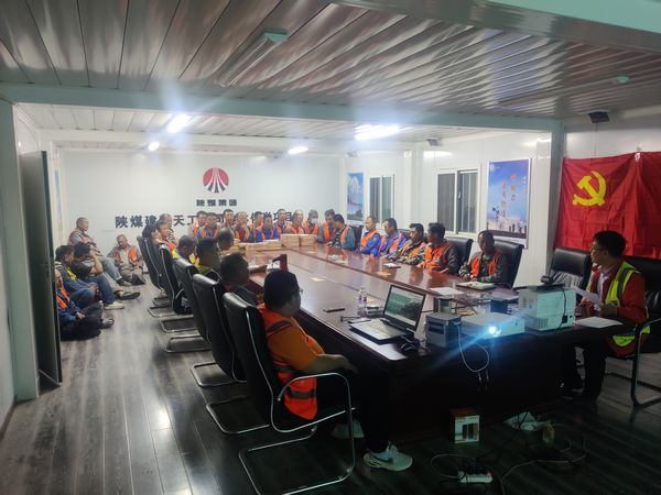 陜煤建設(shè)天工公司安裝一部：迎高溫、戰(zhàn)酷暑 確保汽車卸煤溝安裝工程如期交付