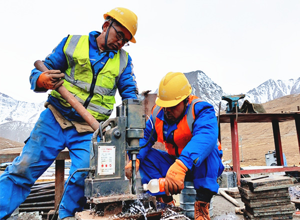 陜煤建設(shè)礦建三公司：確認(rèn)過(guò)腳步，你們就是雪域高原上的“掘進(jìn)鐵軍”
