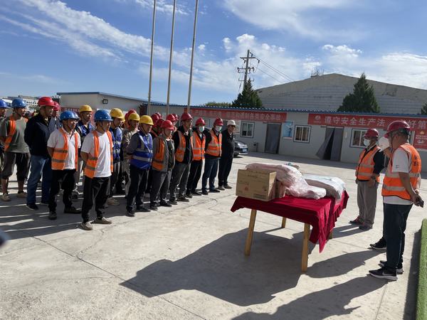 陜煤建設(shè)西北分公司：張掖潤(rùn)泉瑞苑項(xiàng)目3#、5#、8#住宅樓喜封頂