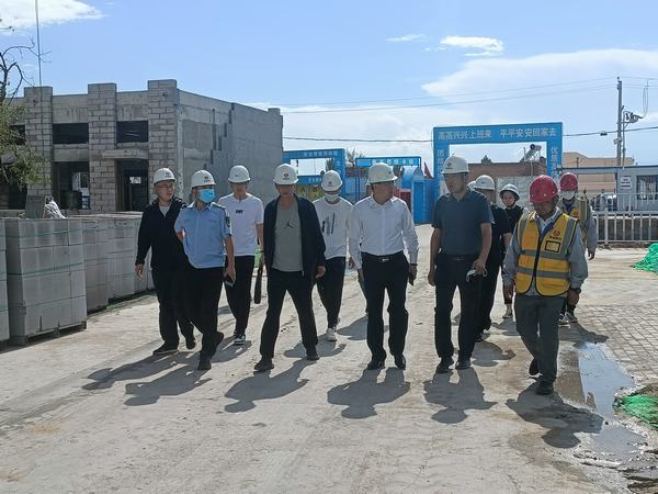 鄂托克旗旗委常委、政府副旗長許瑞峰一行蒞臨陜煤建設內(nèi)蒙古分公司第二項目部檢查指導工作