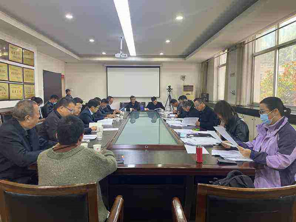 陜煤建設(shè)澄合分公司承建的彬長(zhǎng)大佛寺新增生產(chǎn)生活設(shè)施3#、4#職工宿舍及車庫(kù)工程順利通過竣工驗(yàn)收