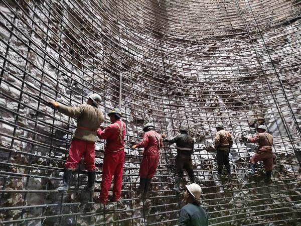 陜煤建設(shè)礦建二公司圓滿完成胡家河二號(hào)進(jìn)風(fēng)立井凍結(jié)段外壁掘砌施工任務(wù)