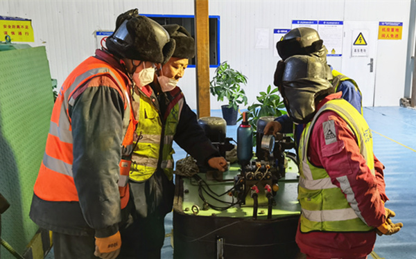 陜煤建設(shè)礦建三公司：緊急搶修！機(jī)電“土專家”上線！