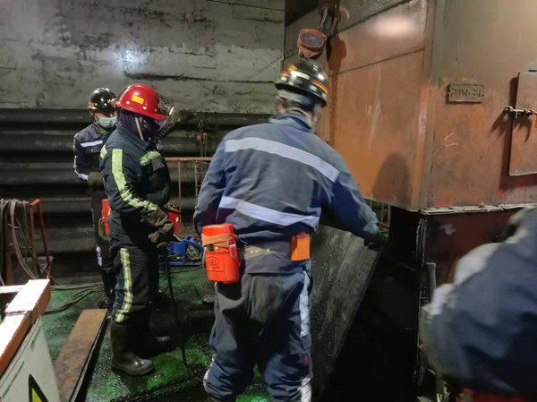 陜煤建設(shè)機(jī)電安裝公司：喜度良宵辭舊歲，元旦工程檢修忙