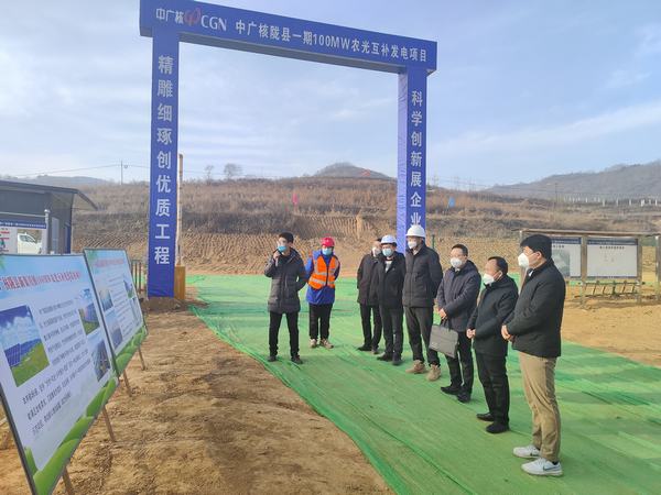 <strong>隴縣招商局局長張強(qiáng)一行到隴縣農(nóng)光互補(bǔ) 發(fā)電項目檢查指導(dǎo)工作</strong>