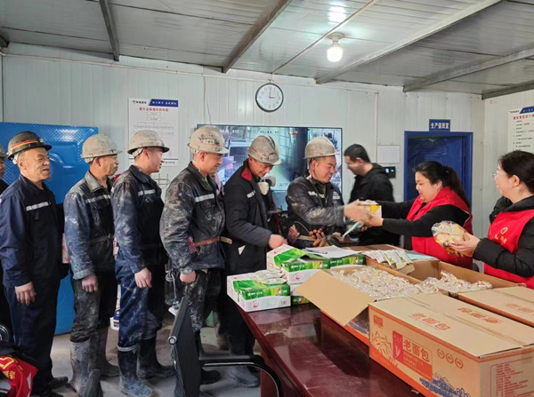 陜煤建設(shè)礦建三公司：當“三八節(jié)”遇上“雷鋒日”，綻放最美志愿紅