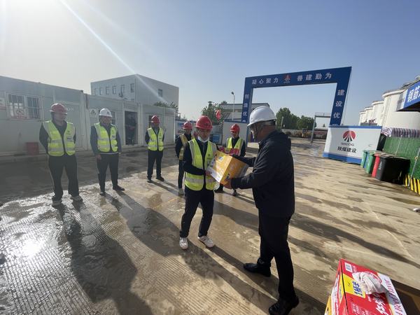 陜煤建設(shè)銅煤公司：一線奮斗勇?lián)?dāng) 節(jié)日慰問送關(guān)懷