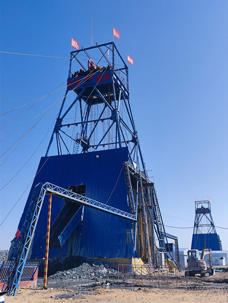 陜煤建設(shè)礦建三公司小保當(dāng)項(xiàng)目部進(jìn)、回風(fēng)立井井筒安全順利到底