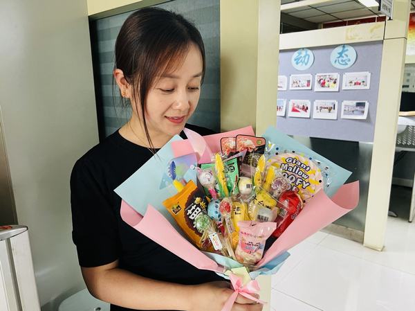 陜煤建設(shè)礦建二公司開展“巧手制花束 開心過六一”主題活動