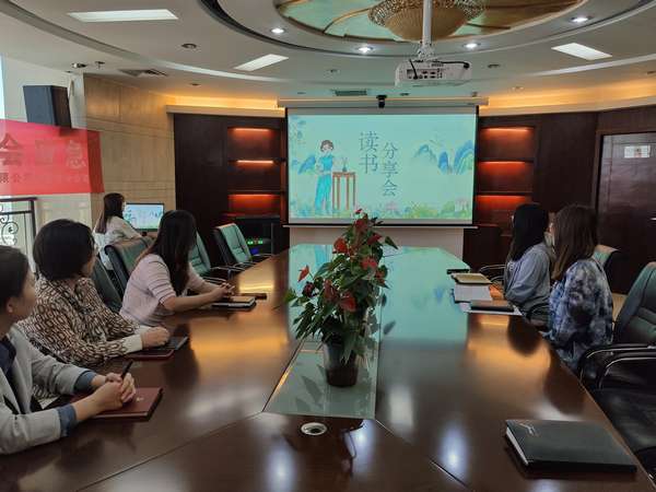 陜煤建設(shè)內(nèi)蒙古分公司開展“玫瑰書香 閱見美好”主題閱讀活動