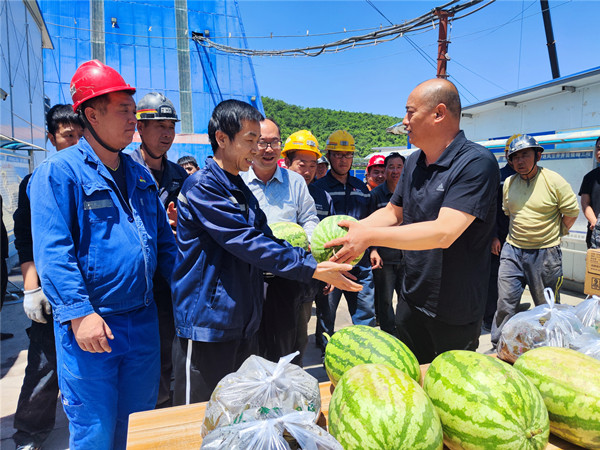 盛夏送清涼，致敬高溫下堅(jiān)守的陜煤建設(shè)者