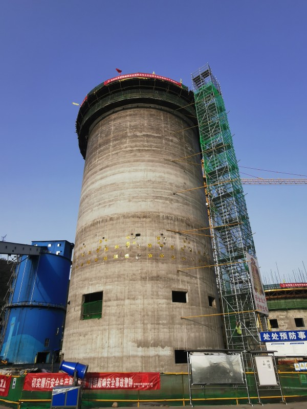 陜煤建設(shè)咸陽分公司雙龍煤業(yè)儲煤設(shè)施改造項目掘進倉順利封頂