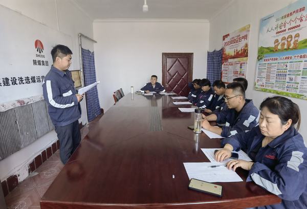 陜煤建設(shè)洗選煤運(yùn)營公司第七項目部：拒三違遵章保安全，寄思念家書報平安