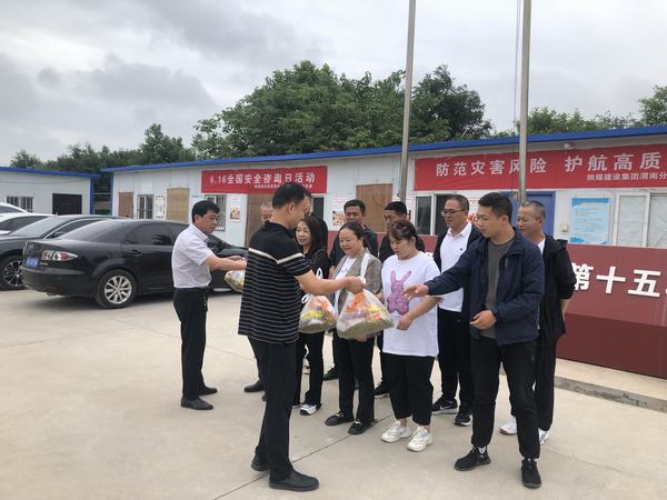 陜煤建設(shè)澄合分公司第十五項(xiàng)目部：夏季送清涼 愛心降酷暑