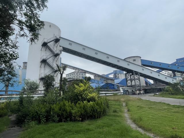 陜煤建設韓城分公司土建六項目部：下峪口煤礦洗煤廠地面架空皮帶走廊工程順利通過竣工驗收