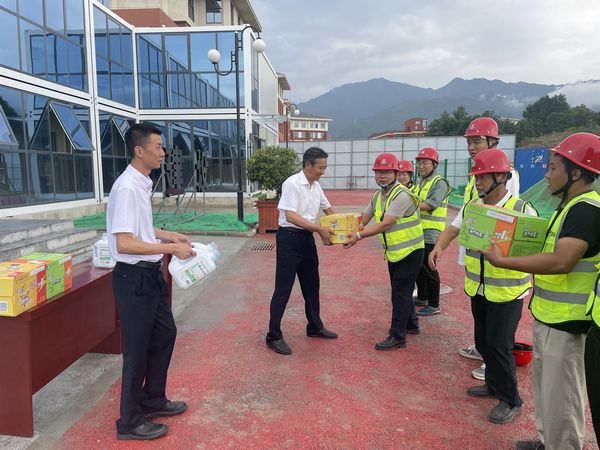陜煤建設天工公司：抗高溫戰(zhàn)酷暑 心系健康“送清涼”