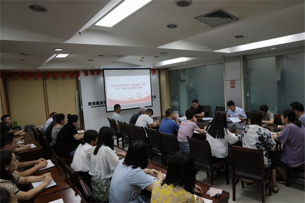 陜煤建設路橋分公司傳達學習陜煤集團、陜煤建設“兩優(yōu)一先”暨先進集體先進個人表彰會精神