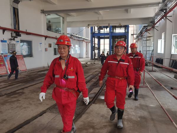王明智、楊讓順深入陜煤建設礦建二公司王峰項目部檢查指導工作