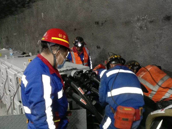 陜煤建設(shè)機(jī)電安裝公司：迎“峰”而上，“暑”你最美