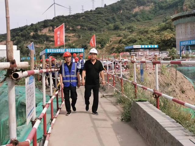 送清涼進工地 情暖一線建設人