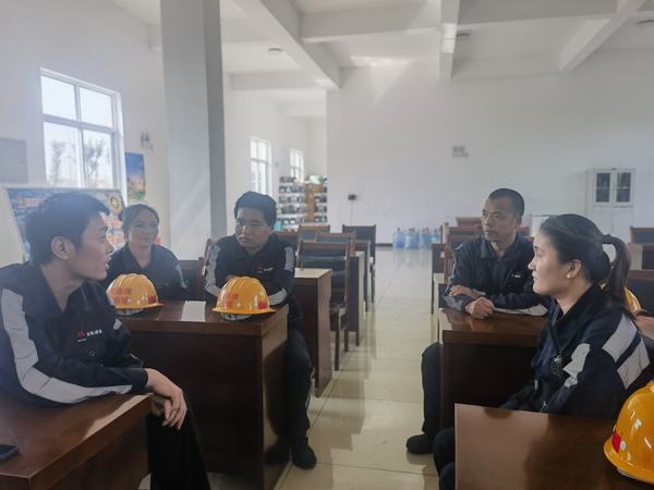 陜煤建設(shè)洗選煤運(yùn)營公司神渭蒲城運(yùn)營項目部:“談心”聚合力 “對話”助管理