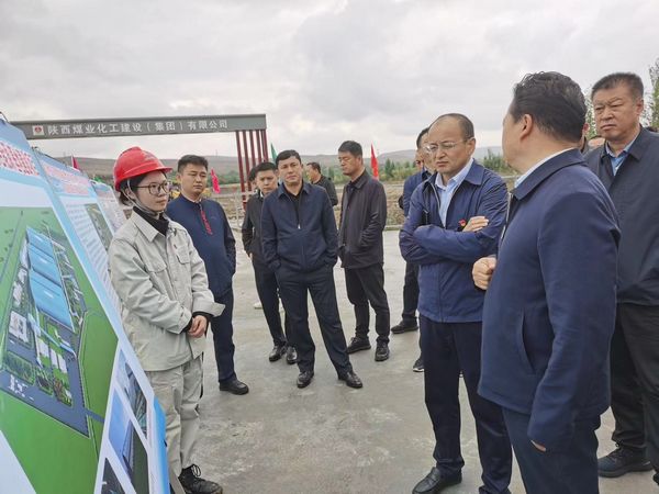 伊寧市委副書記何立榮一行蒞臨陜煤建設(shè)天工公司承建的伊寧市煤炭儲運(yùn)中心基地建設(shè)項目檢查指導(dǎo)工作