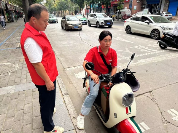 陜煤建設(shè)機(jī)電安裝公司：交通文明勸導(dǎo)，我們?cè)凇奥贰鄙?></div>
                                <div   id=