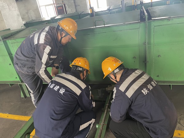 陜煤建設(shè)洗選煤運(yùn)營(yíng)公司神渭首端運(yùn)營(yíng)項(xiàng)目部： 精益求精抓細(xì)節(jié)，心明眼亮保生產(chǎn)