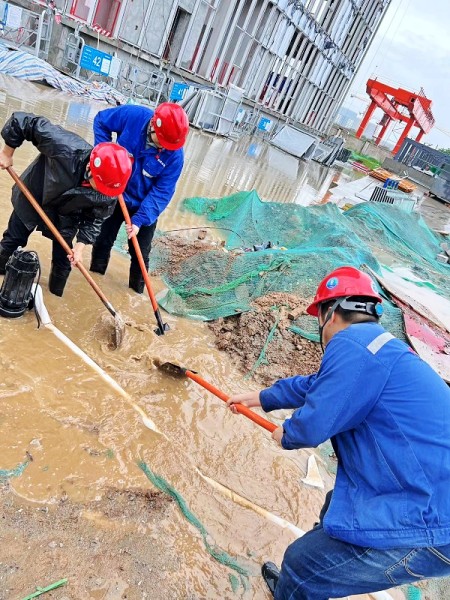 陜煤建設渭南公司十一項目部“汛”速行動 撐起施工生產(chǎn)“防護傘”