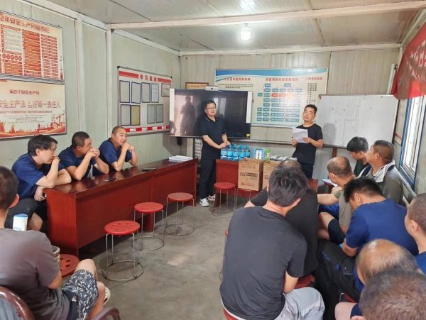 陜煤建設機電安裝公司神府項目部：“雙節(jié)”保安全趕進度