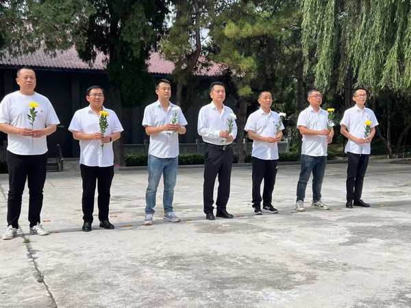 陜煤建設(shè)銅煤公司延安項(xiàng)目部黨支部 開展“緬懷革命先烈，傳承紅色基因”主題黨日活動(dòng)