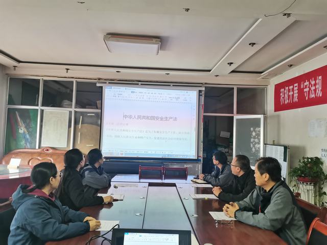  陜煤建設(shè)韓城分公司土建五項(xiàng)目部開展“黨員、團(tuán)員身邊無隱患”系列活動(dòng)為安全生產(chǎn)保駕護(hù)航