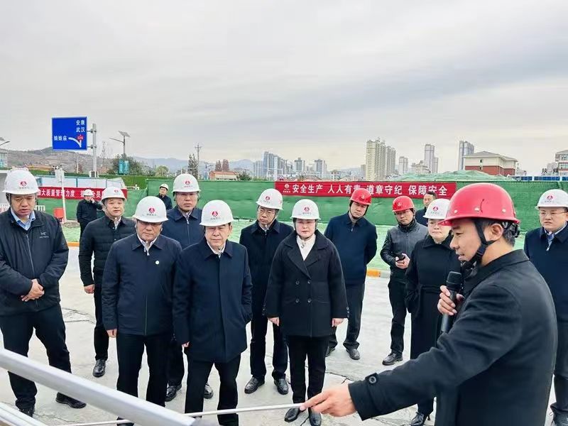 陜煤集團(tuán)黨委副書記、董事、總經(jīng)理趙福堂視察建設(shè)集團(tuán)承建的漢陰縣實(shí)驗(yàn)中學(xué)項(xiàng)目