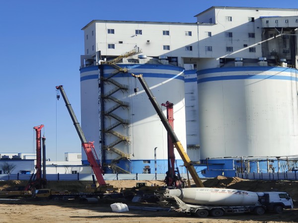 陜煤建設(shè)渭南分公司承建的小保當(dāng)選煤廠技改項目2號末煤倉、原煤倉樁基工程順利完成