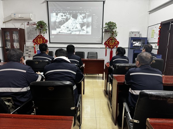 陜煤建設(shè)洗選煤運營公司澄合山陽運營項目部：學(xué)習(xí)雷鋒精神，譜寫時代之光