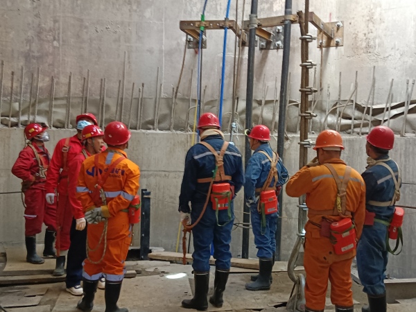 陜煤建設(shè)礦建三公司崔木二號副立井井筒裝備工程順利通過驗(yàn)收