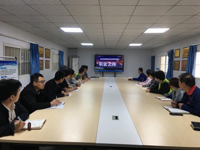 陜煤建設(shè)韓城分公司土建二項(xiàng)目部深入學(xué)習(xí)職業(yè)病防治法，共筑職業(yè)健康防護(hù)屏障